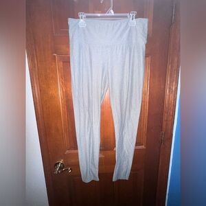 Elegant Women's Gray Leggings